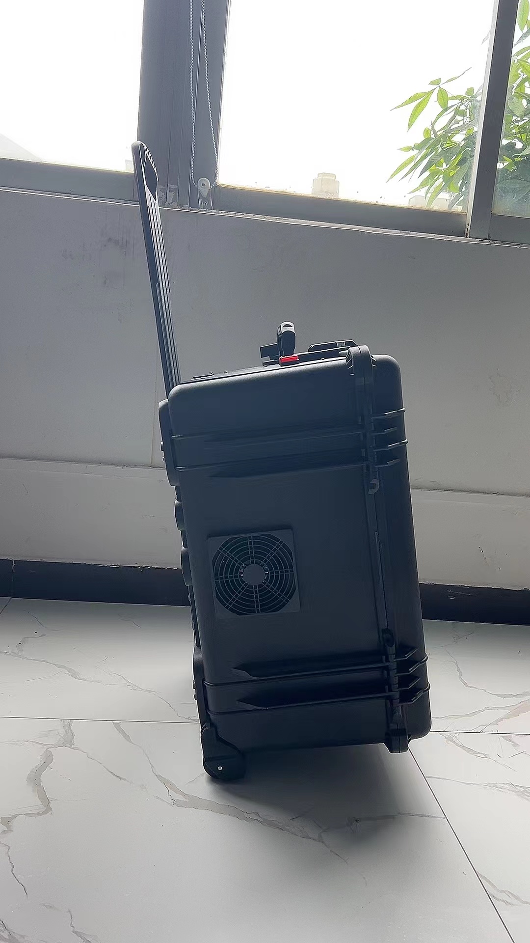 乌兰手拉箱型移动通信干扰器